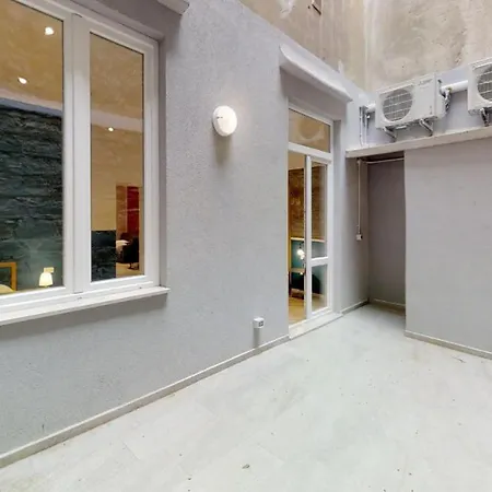Triestevillas Cereria W/ Inner Court - Old Town Apartment *